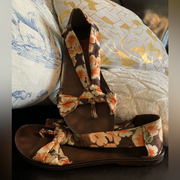 Blowfish- Orange Tropical Print Flat Sandal - Picture 3 of 3